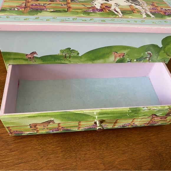 Horsey jewelry box. - Picture 4 of 4